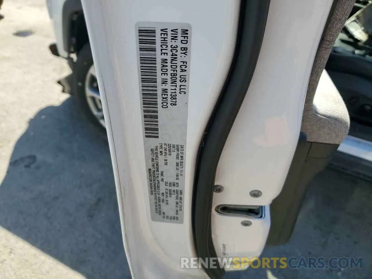 13 fotografías del automóvil dañado 3C4NJDFB0NT113878 JEEP COMPASS 2022