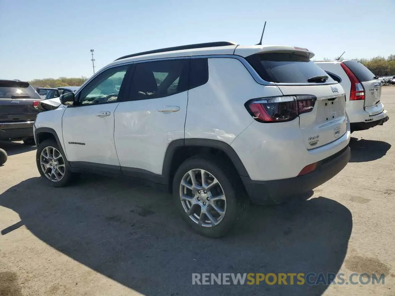 2 fotografías del automóvil dañado 3C4NJDFB0NT113878 JEEP COMPASS 2022