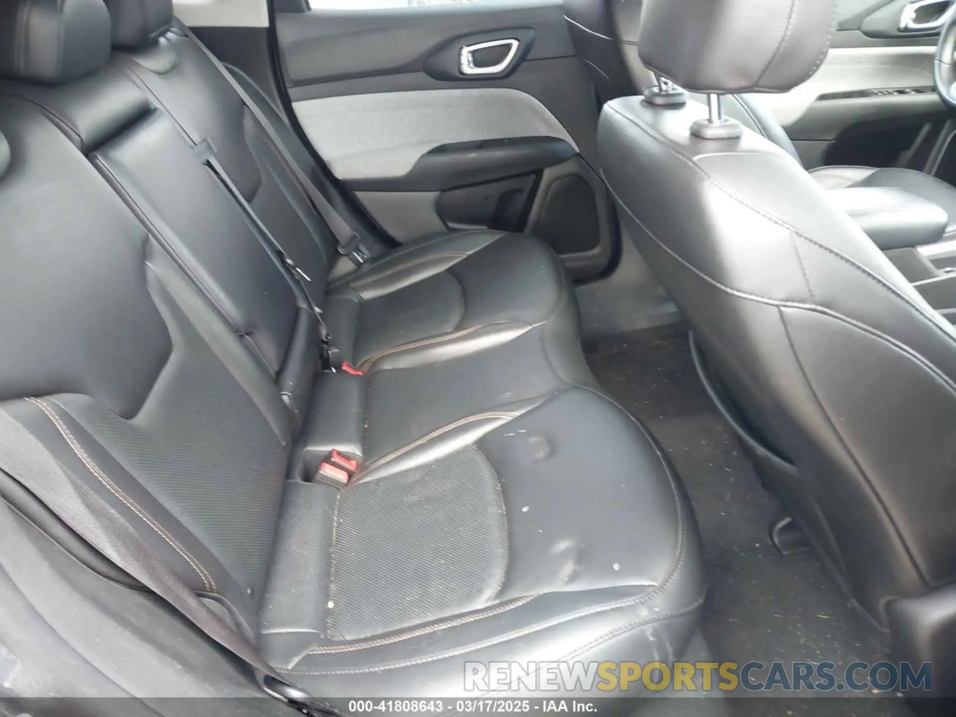 8 fotografías del automóvil dañado 3C4NJDFB3NT214607 JEEP COMPASS 2022