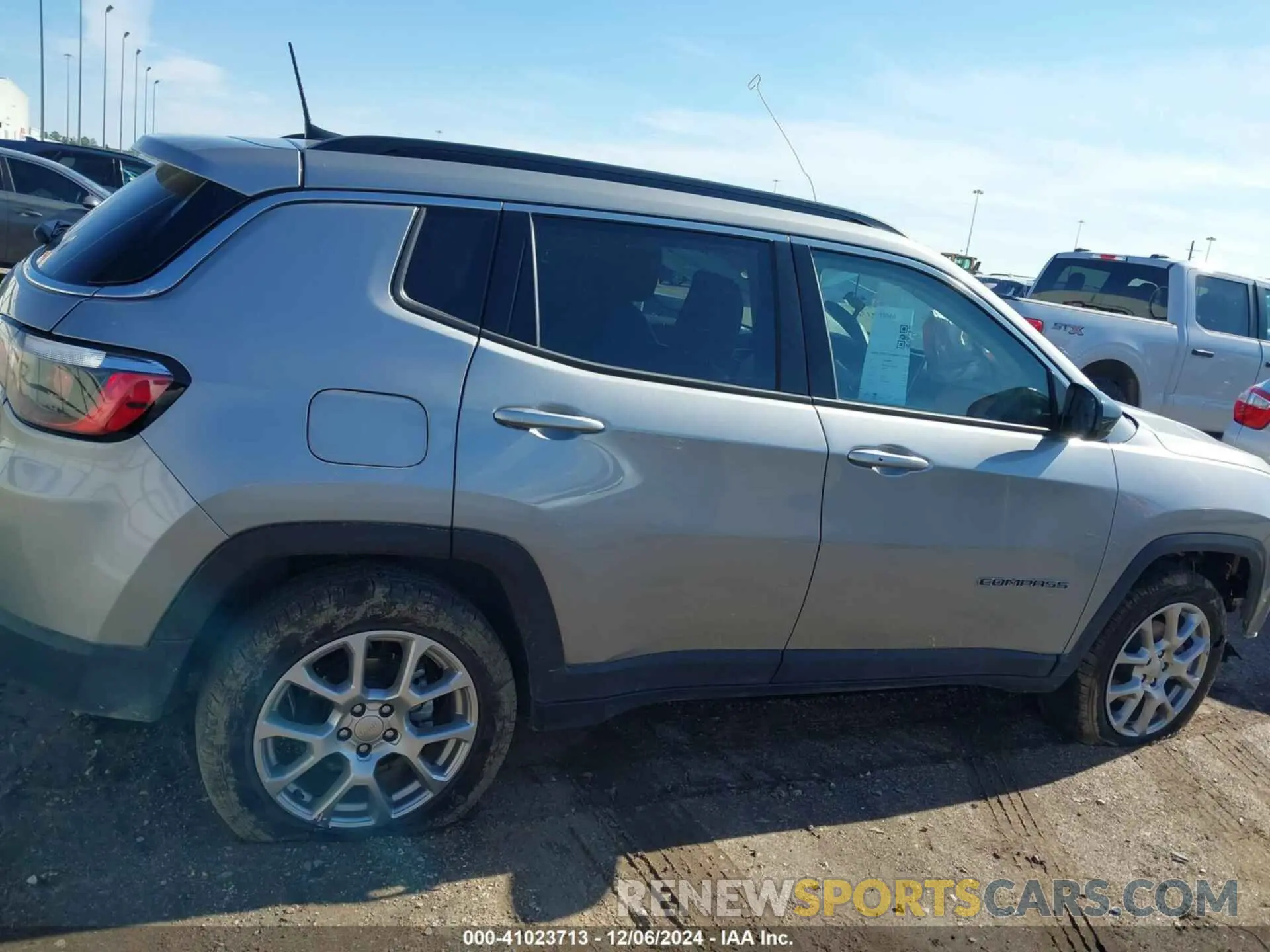 13 fotografías del automóvil dañado 3C4NJDFB4NT207889 JEEP COMPASS 2022