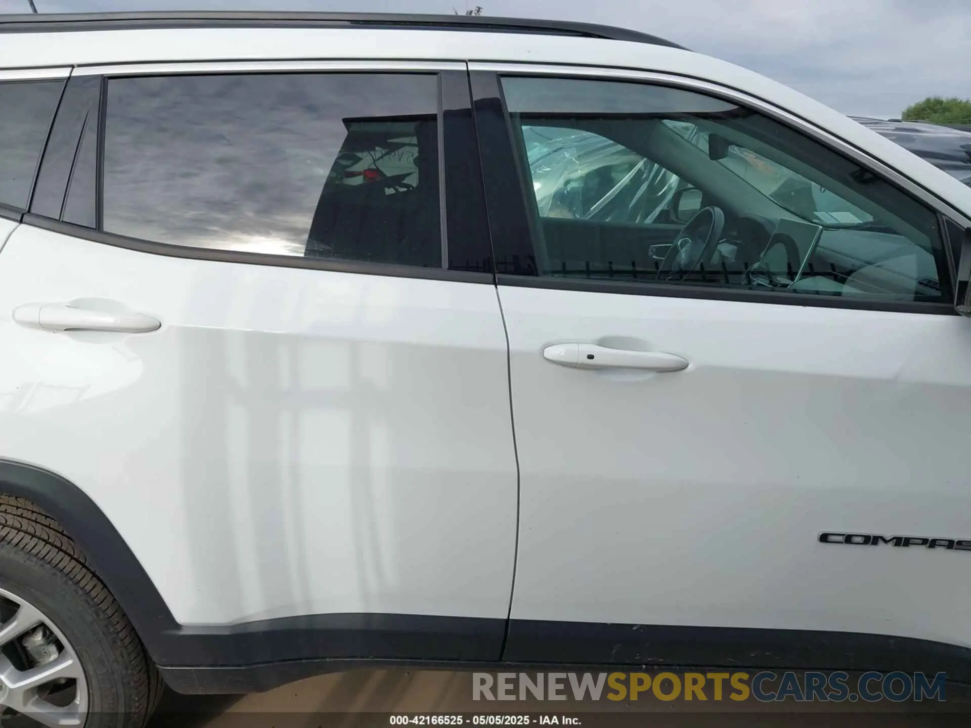 13 fotografías del automóvil dañado 3C4NJDFB4NT209450 JEEP COMPASS 2022