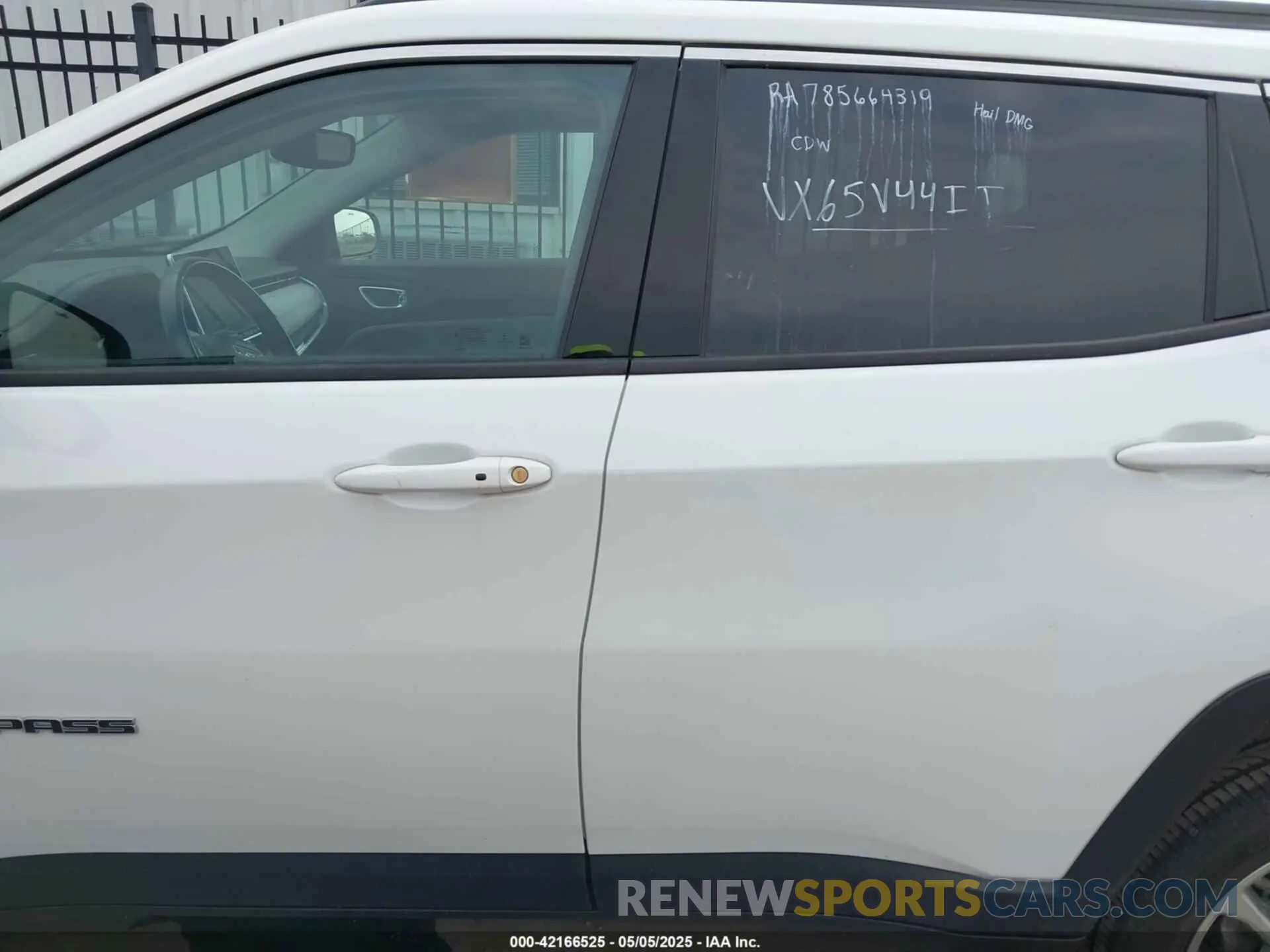 14 fotografías del automóvil dañado 3C4NJDFB4NT209450 JEEP COMPASS 2022