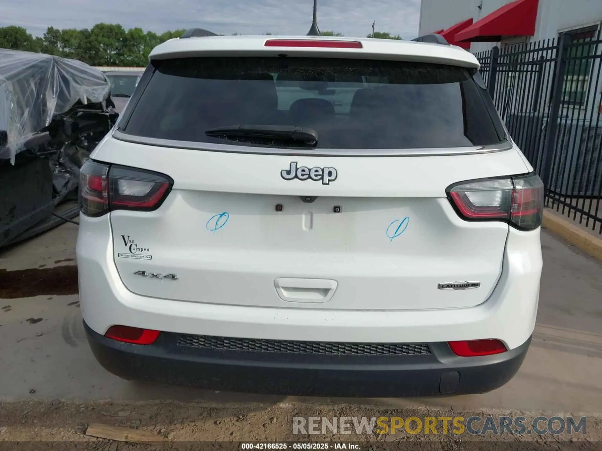 16 fotografías del automóvil dañado 3C4NJDFB4NT209450 JEEP COMPASS 2022