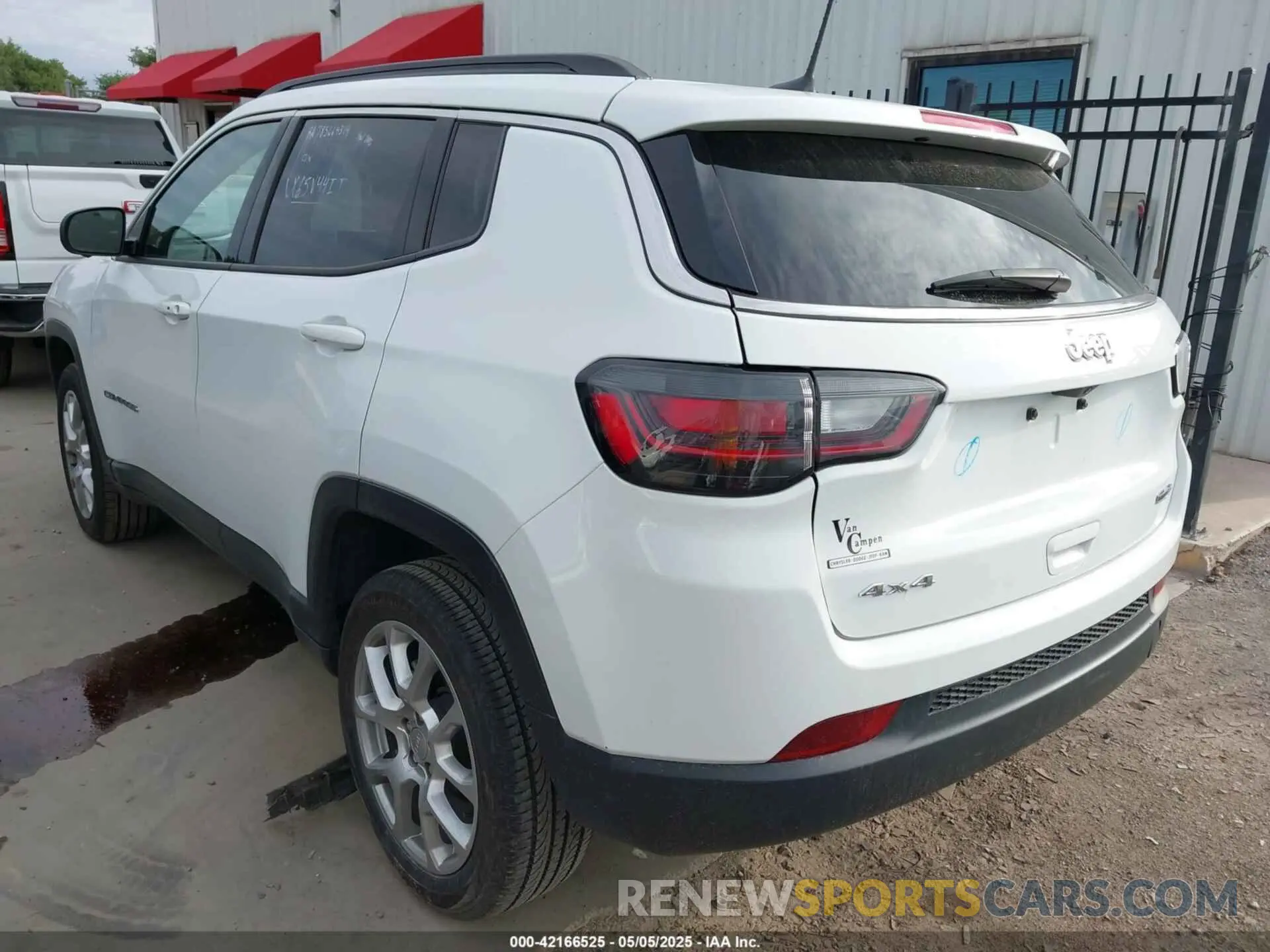 3 fotografías del automóvil dañado 3C4NJDFB4NT209450 JEEP COMPASS 2022