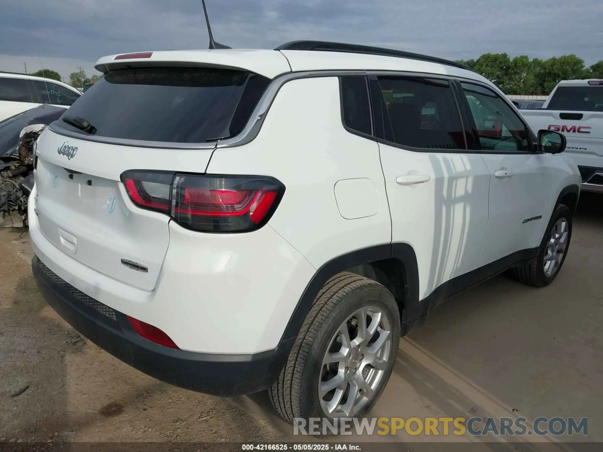 4 fotografías del automóvil dañado 3C4NJDFB4NT209450 JEEP COMPASS 2022