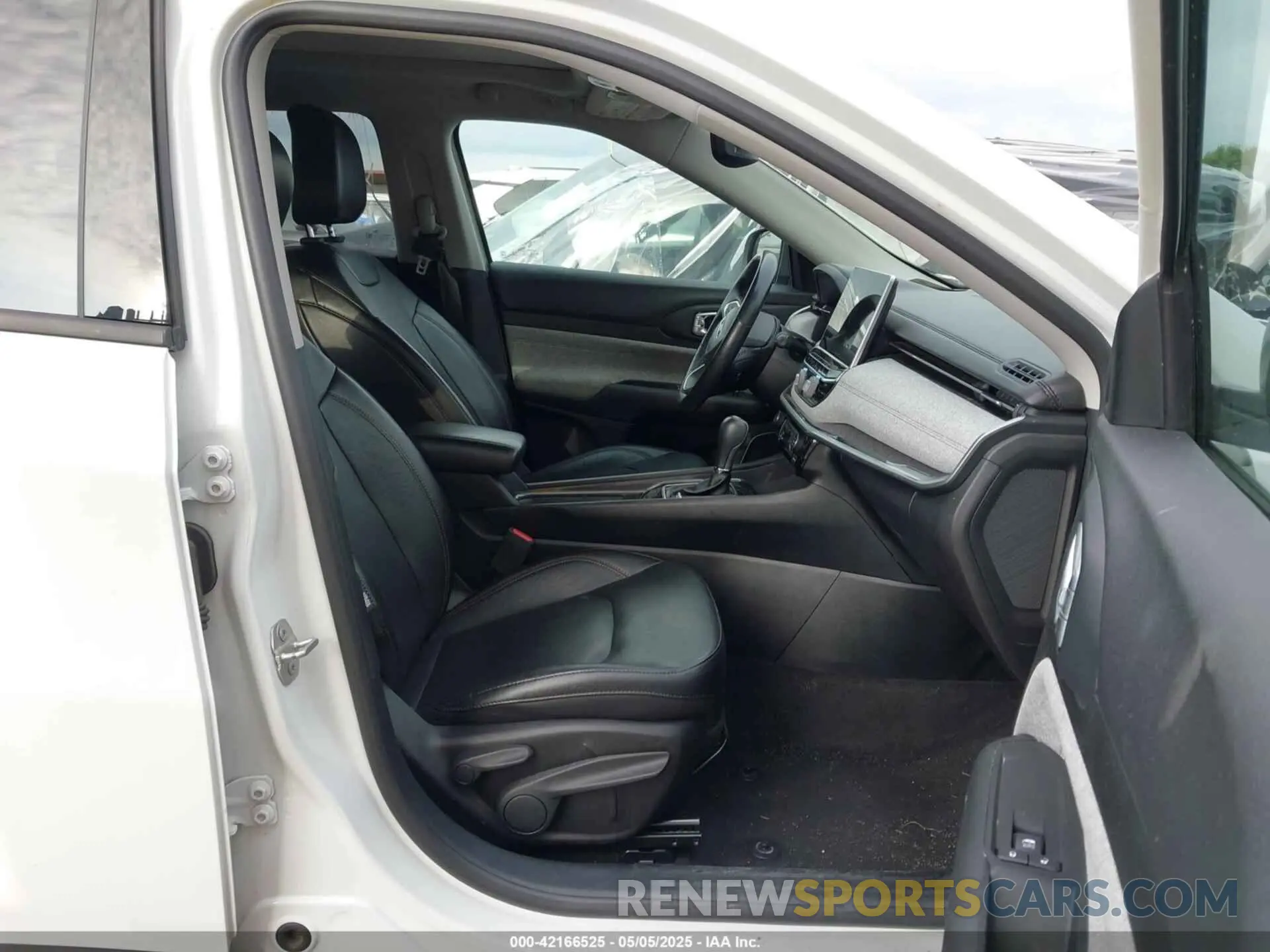 5 fotografías del automóvil dañado 3C4NJDFB4NT209450 JEEP COMPASS 2022