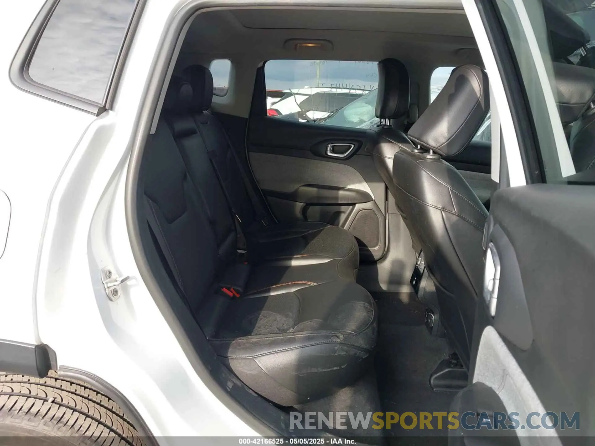 8 fotografías del automóvil dañado 3C4NJDFB4NT209450 JEEP COMPASS 2022