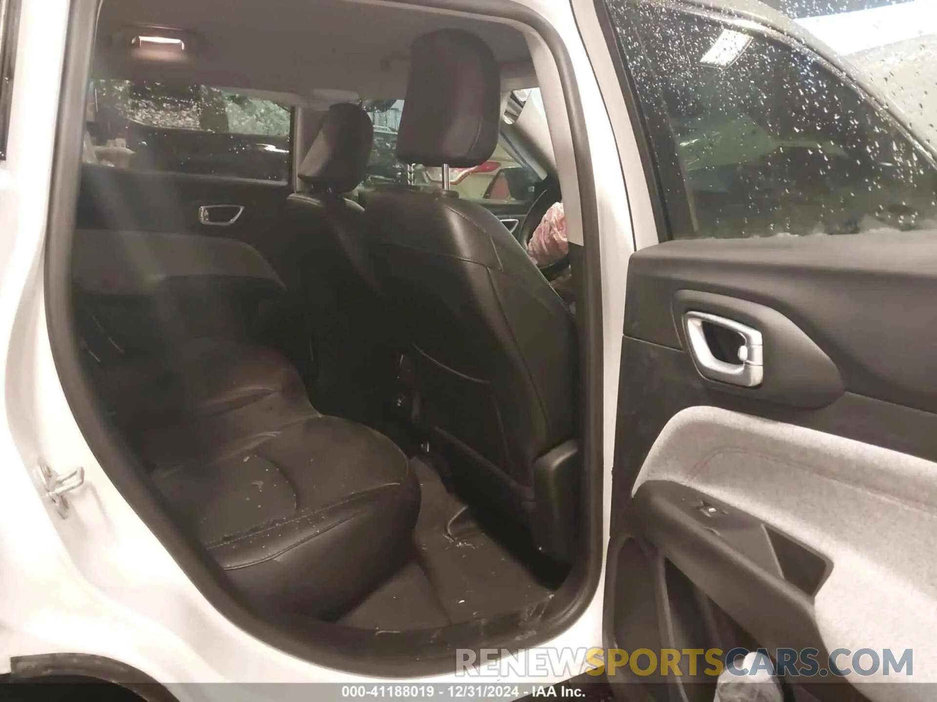 8 fotografías del automóvil dañado 3C4NJDFB5NT109311 JEEP COMPASS 2022