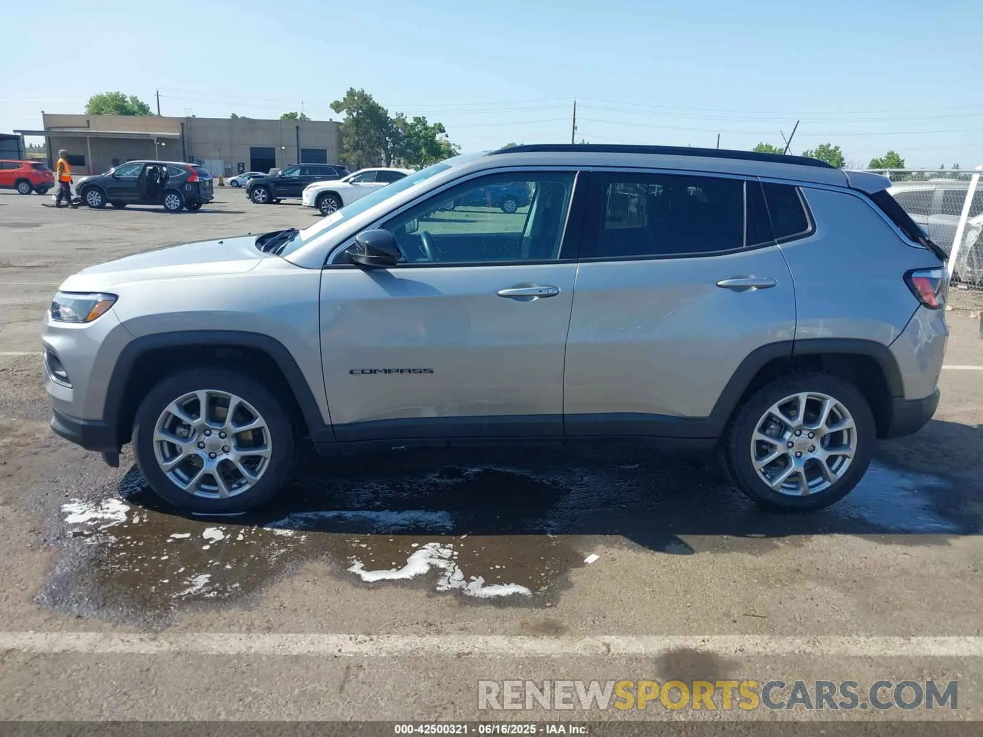 15 fotografías del automóvil dañado 3C4NJDFB9NT170662 JEEP COMPASS 2022