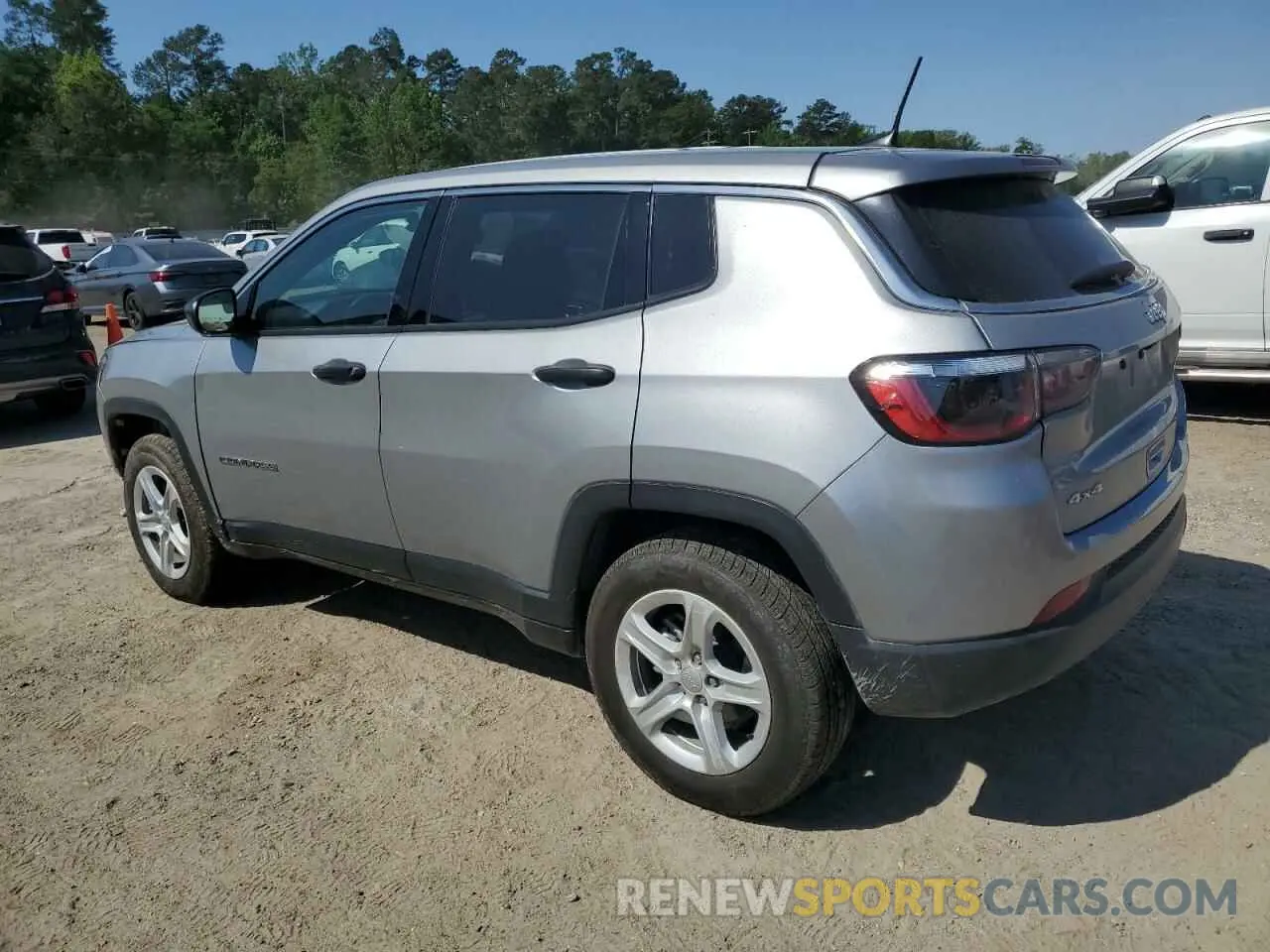 2 fotografías del automóvil dañado 3C4NJDANXPT536715 JEEP COMPASS 2023