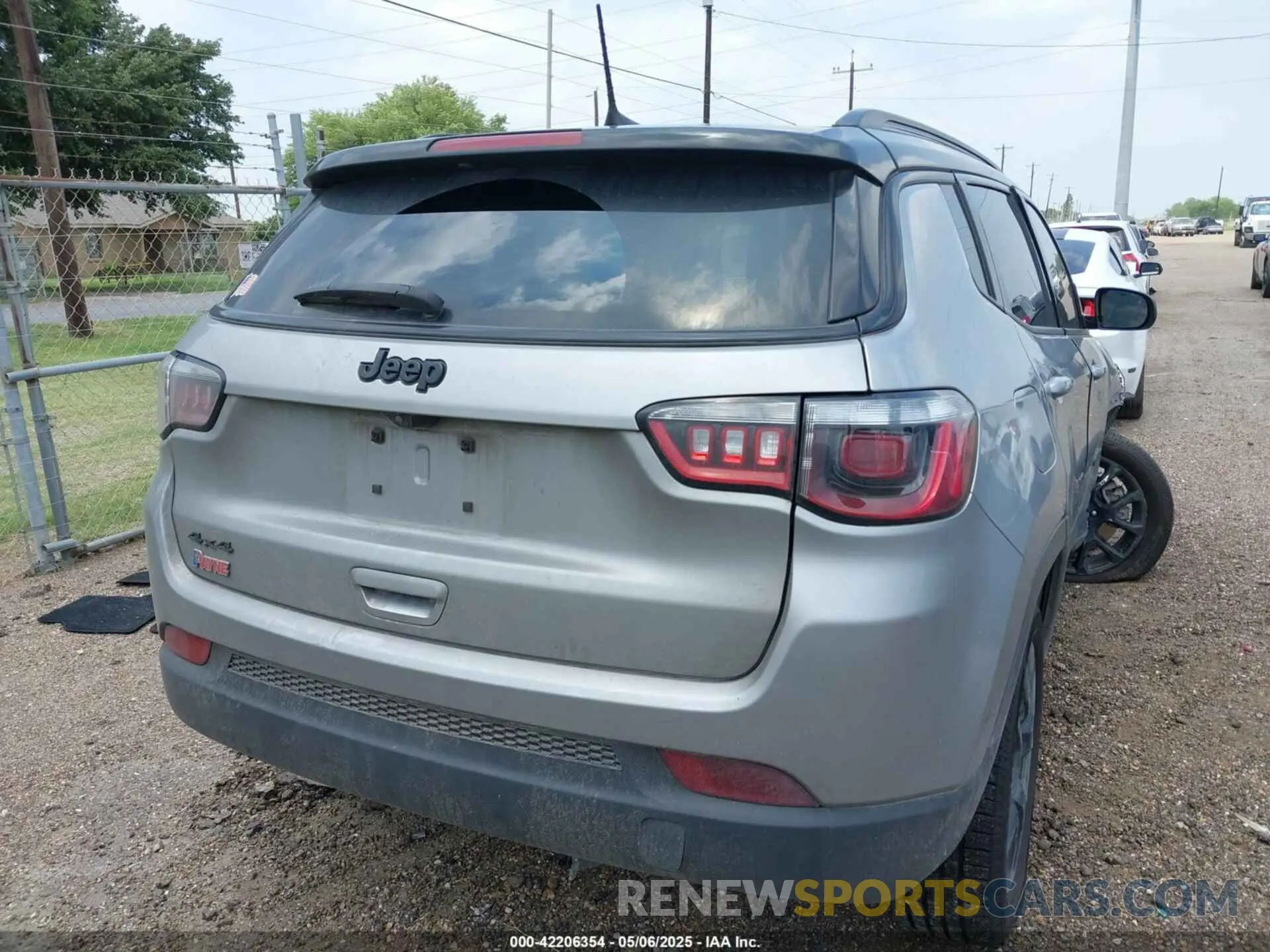 4 fotografías del automóvil dañado 3C4NJDBN5PT509999 JEEP COMPASS 2023