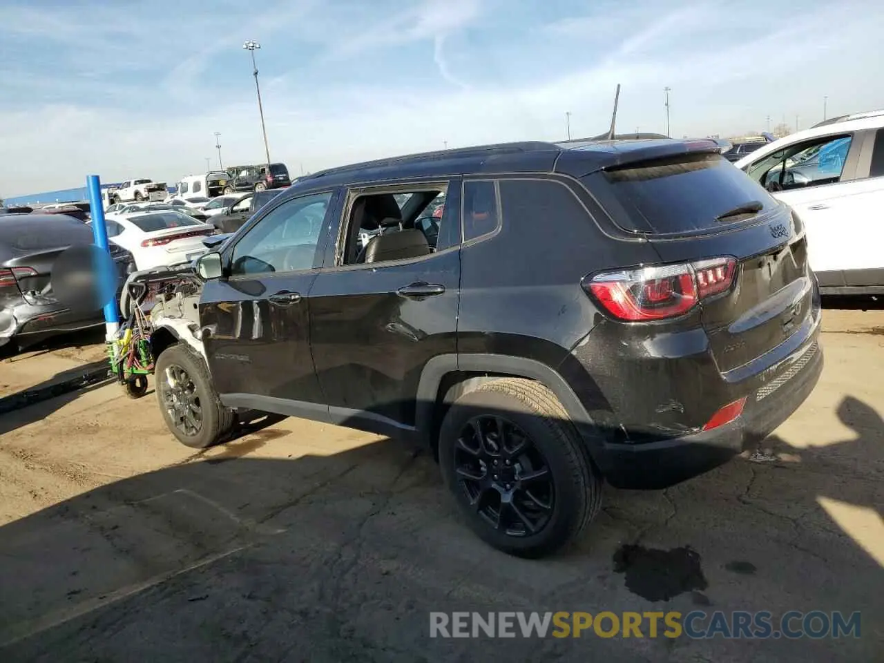 2 fotografías del automóvil dañado 3C4NJDBN9PT531763 JEEP COMPASS 2023