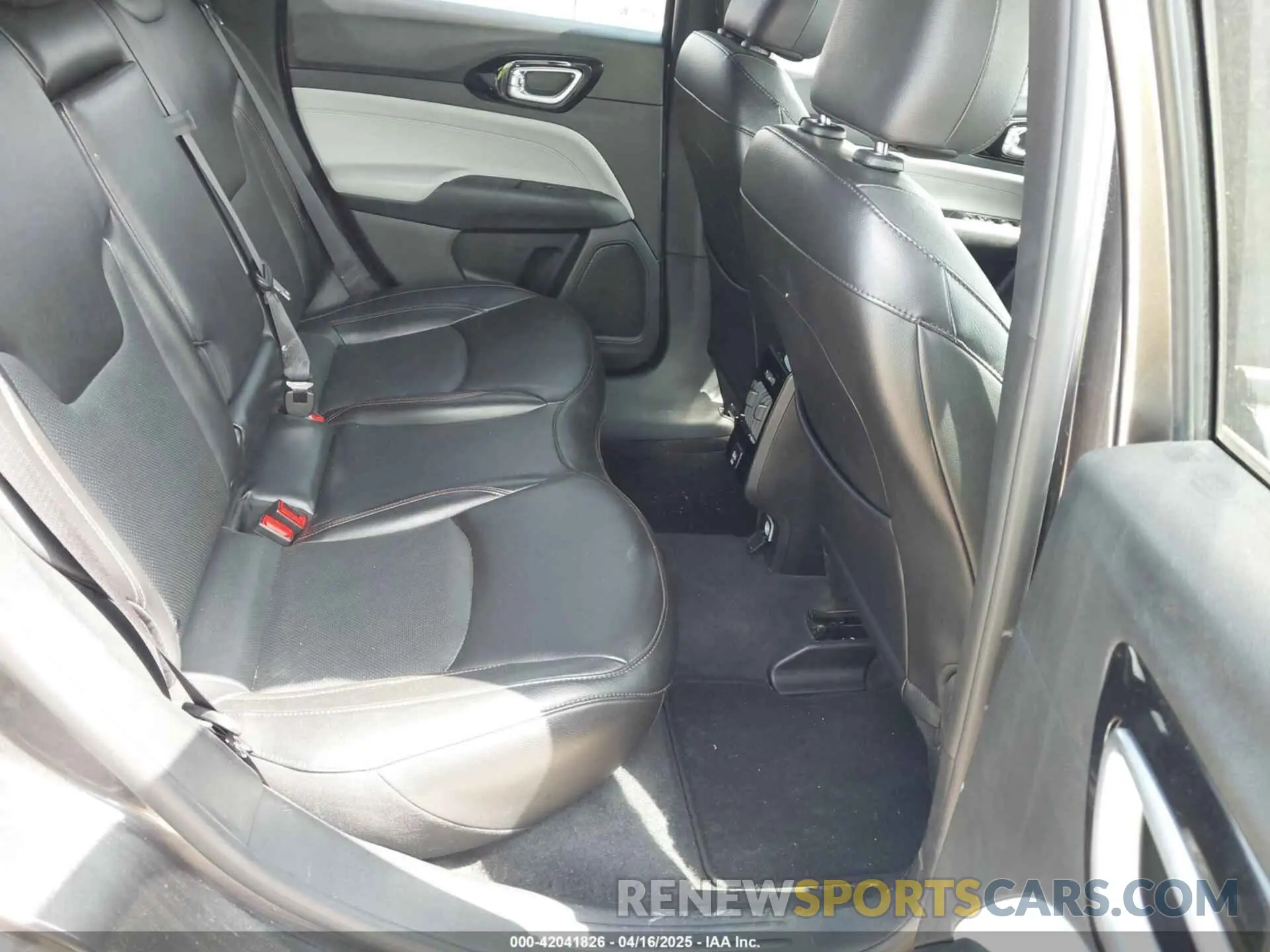 8 fotografías del automóvil dañado 3C4NJDCN0PT522688 JEEP COMPASS 2023