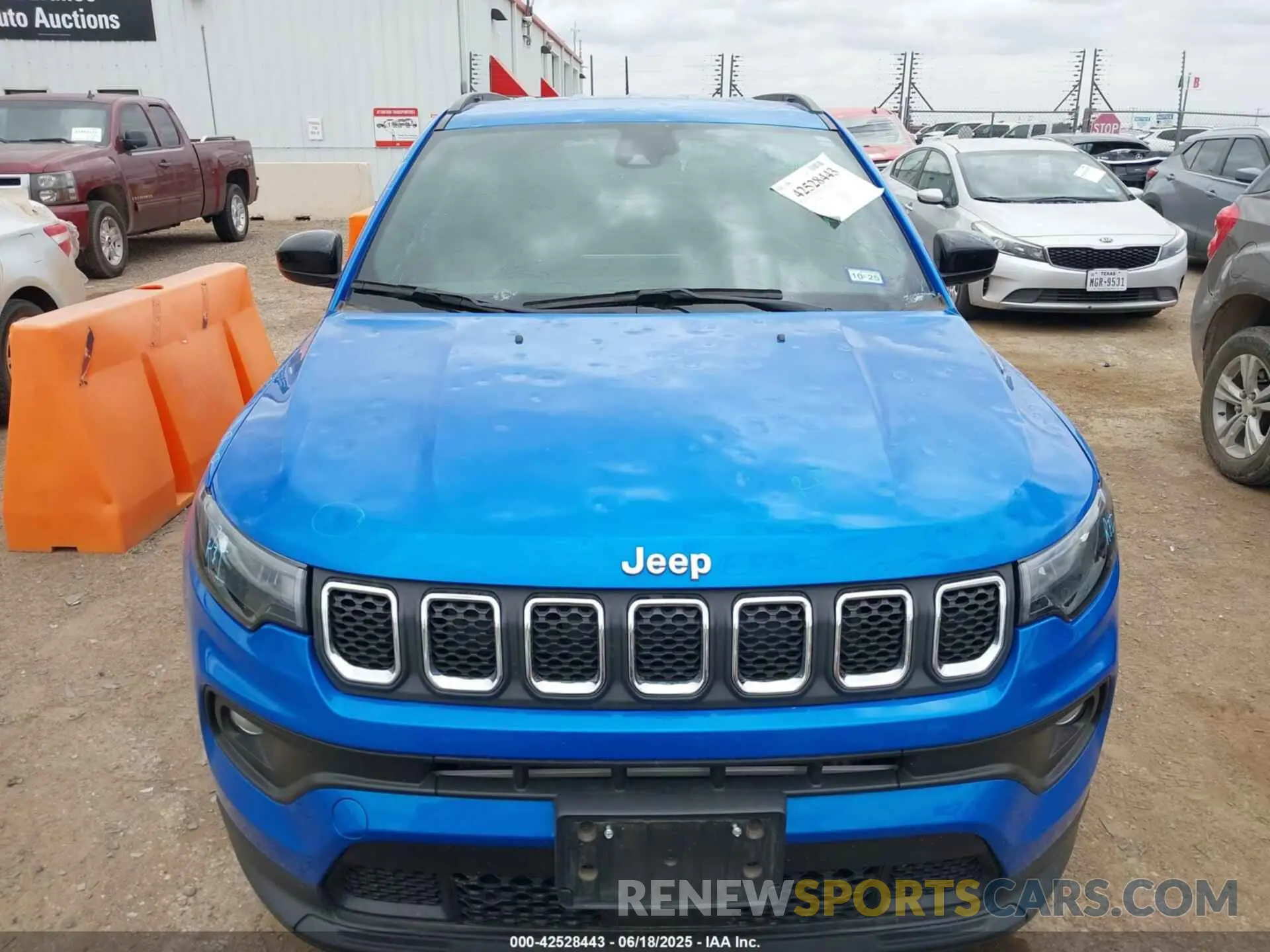12 fotografías del automóvil dañado 3C4NJDFN8PT546846 JEEP COMPASS 2023