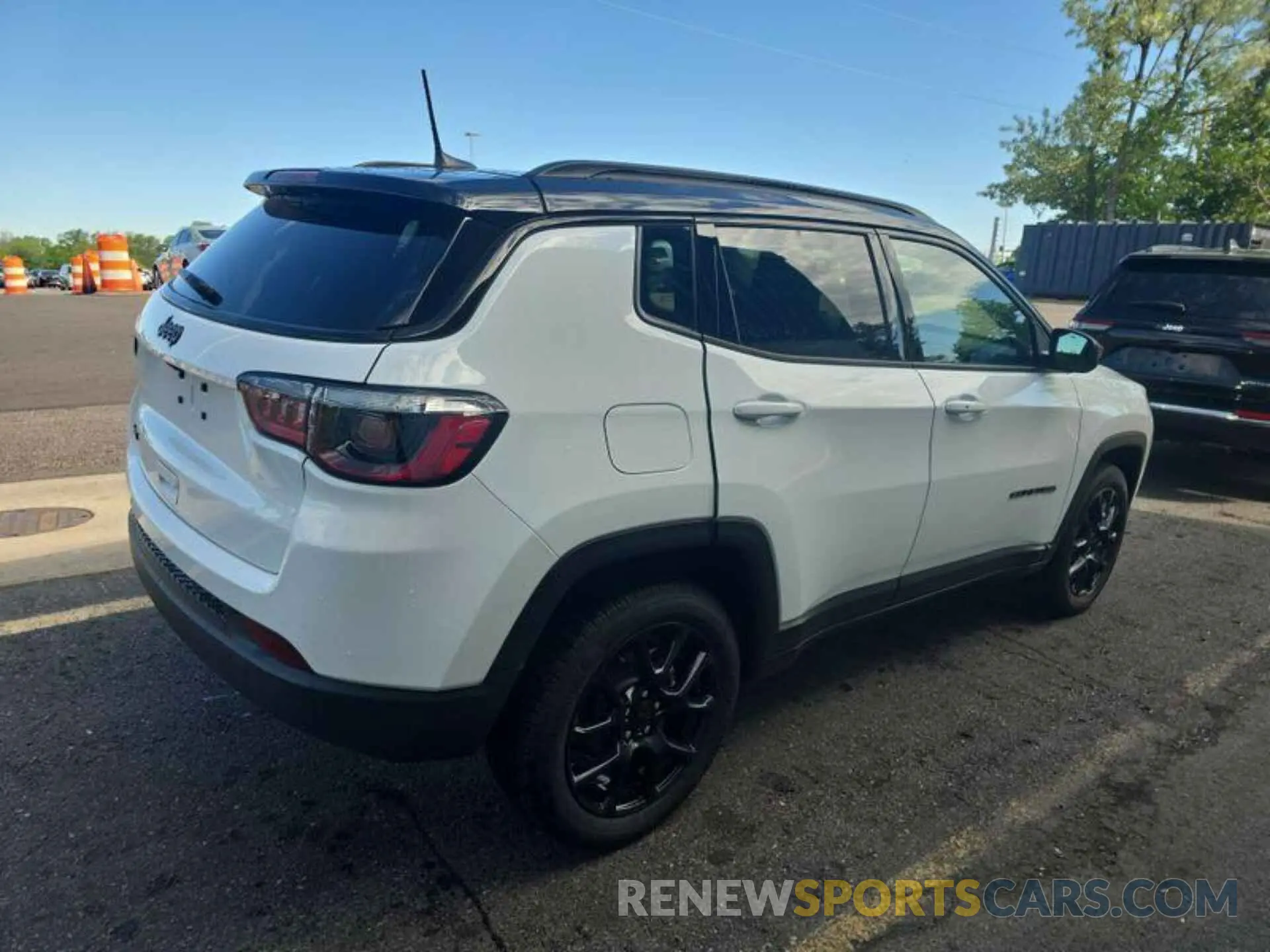 17 fotografías del automóvil dañado 3C4NJDBN2RT115542 JEEP COMPASS 2024