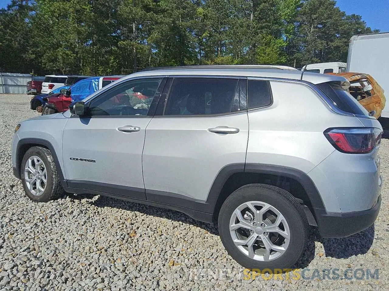 2 fotografías del automóvil dañado 3C4NJDBN3RT110950 JEEP COMPASS 2024