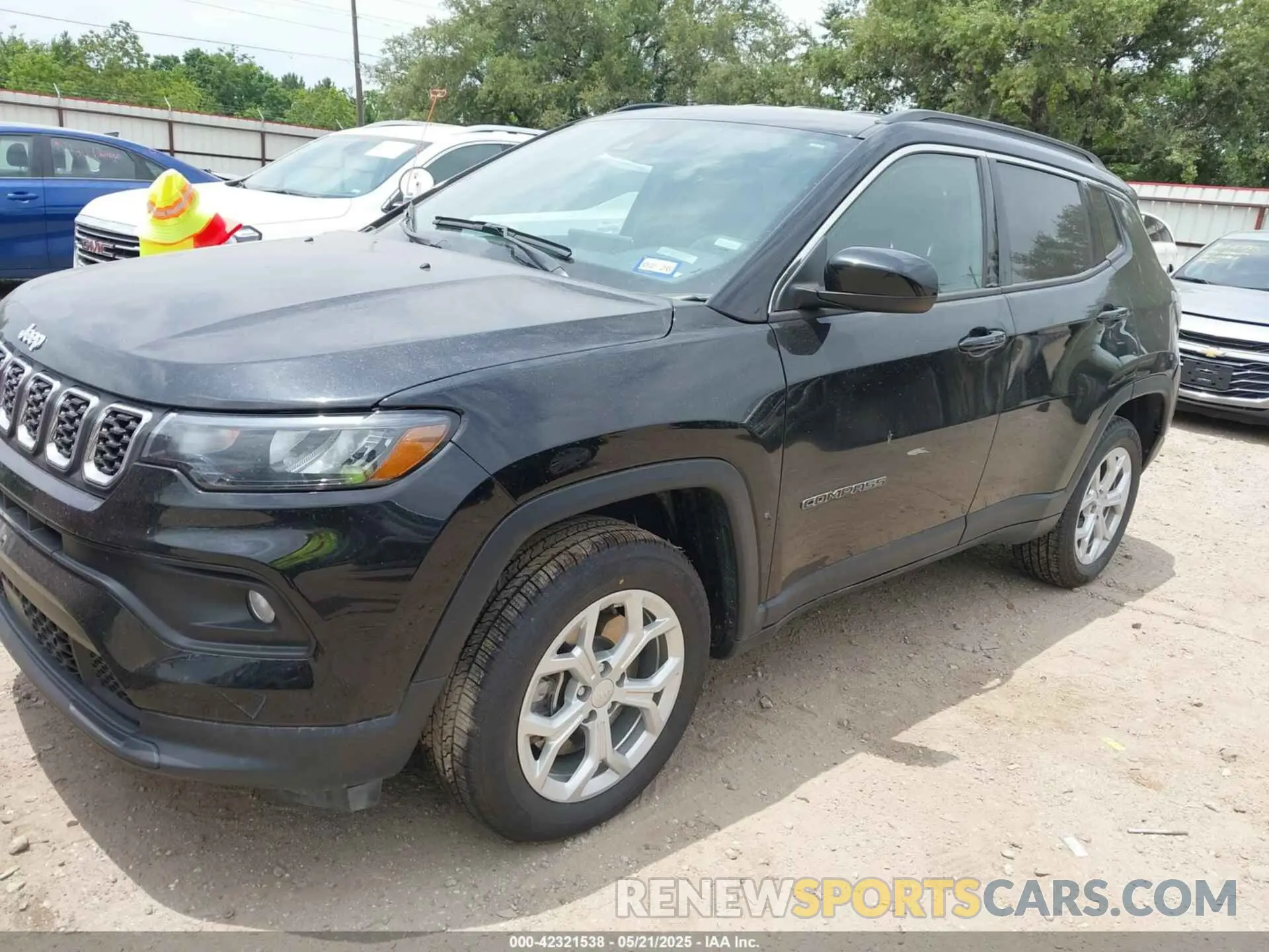 2 fotografías del automóvil dañado 3C4NJDBN8RT119367 JEEP COMPASS 2024