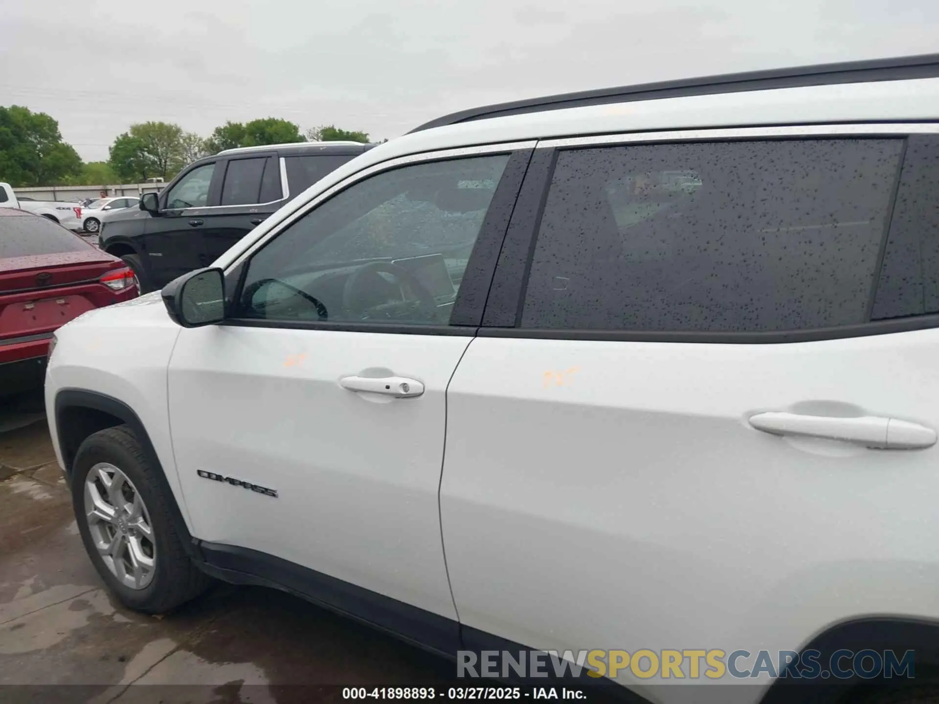 14 fotografías del automóvil dañado 3C4NJDBN8RT160288 JEEP COMPASS 2024