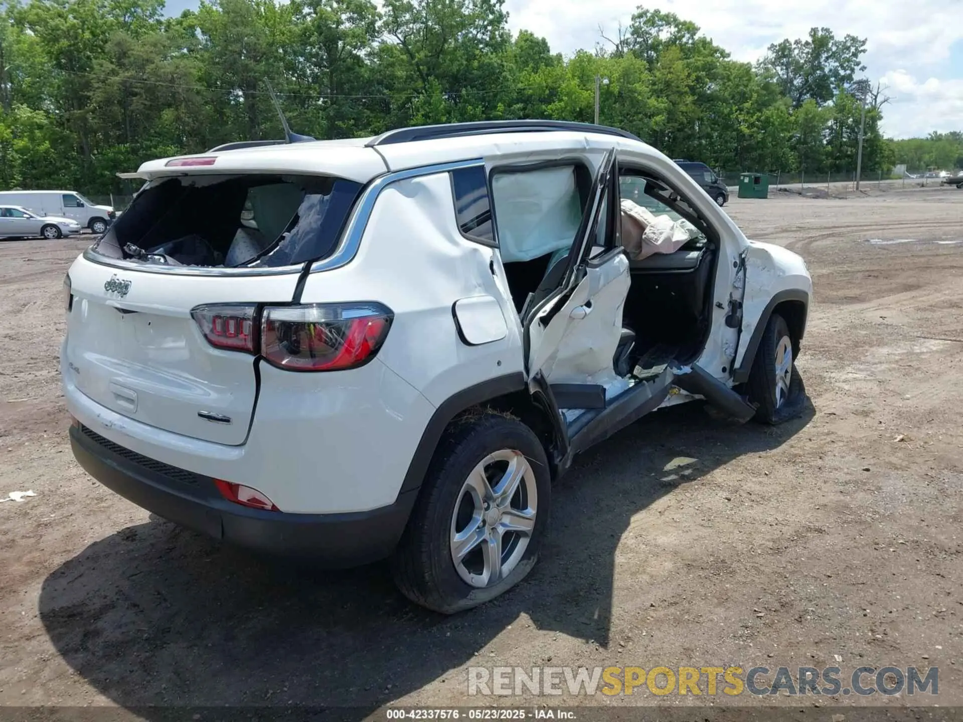 4 fotografías del automóvil dañado 3C4NJDBN8RT603894 JEEP COMPASS 2024