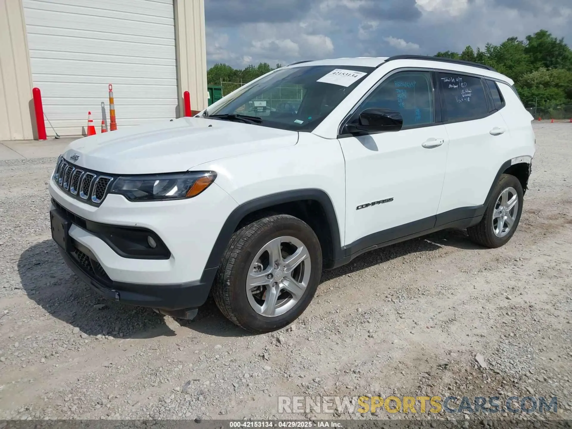 2 fotografías del automóvil dañado 3C4NJDBN9RT604049 JEEP COMPASS 2024