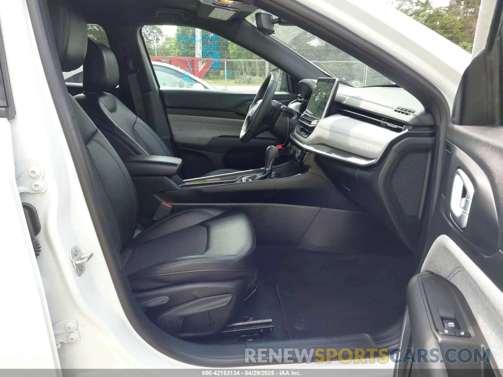 5 fotografías del automóvil dañado 3C4NJDBN9RT604049 JEEP COMPASS 2024