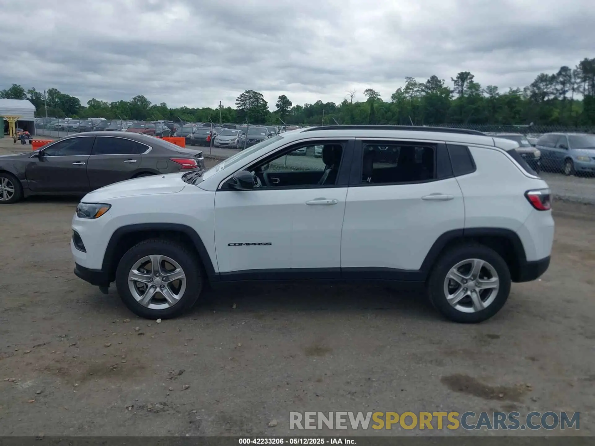 14 fotografías del automóvil dañado 3C4NJDBN9RT607209 JEEP COMPASS 2024
