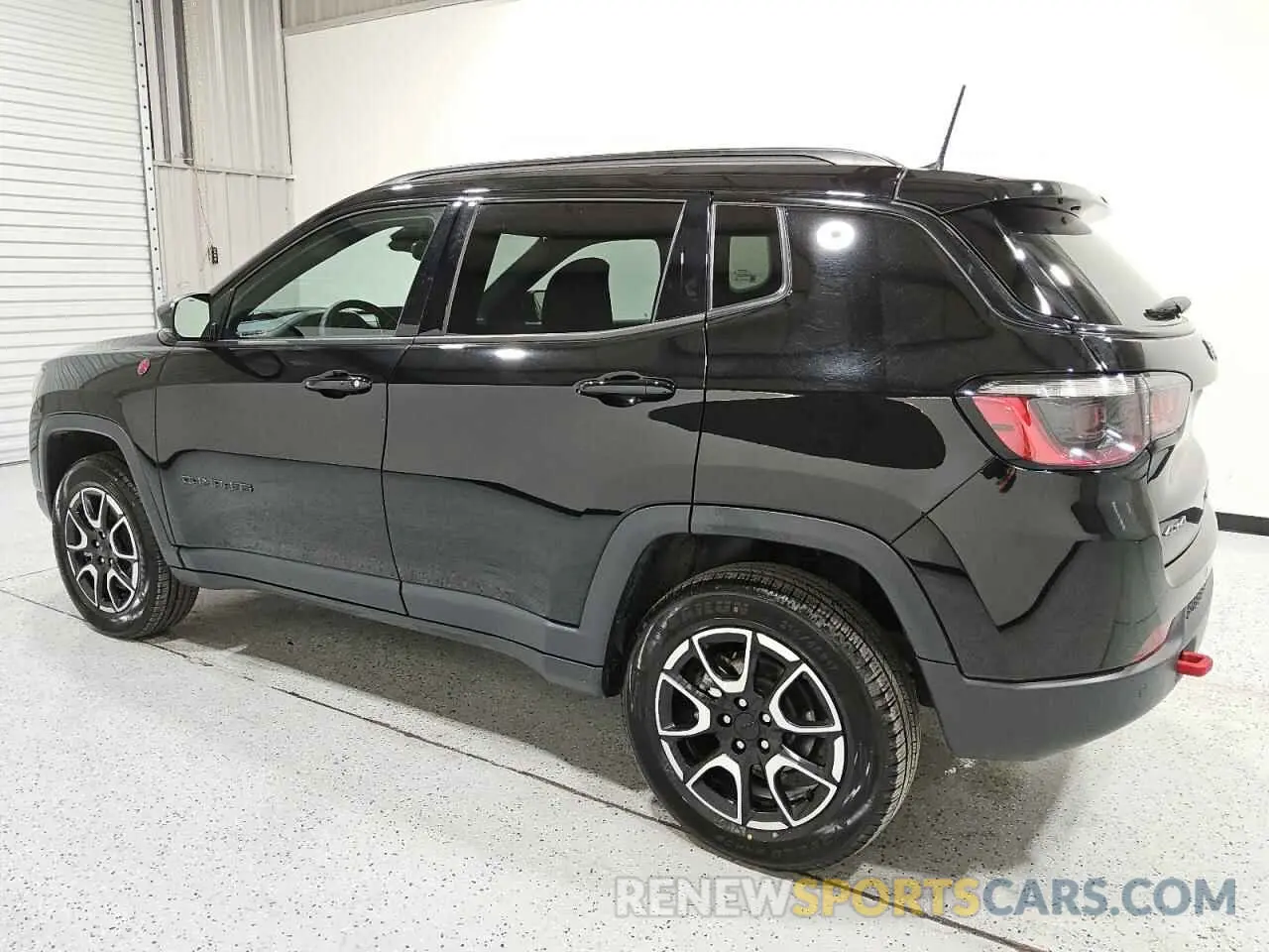 2 fotografías del automóvil dañado 3C4NJDDN2RT137327 JEEP COMPASS 2024