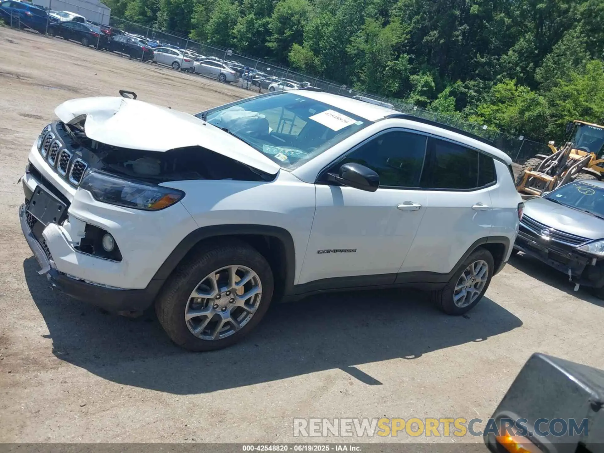 14 fotografías del automóvil dañado 3C4NJDFN8RT142657 JEEP COMPASS 2024