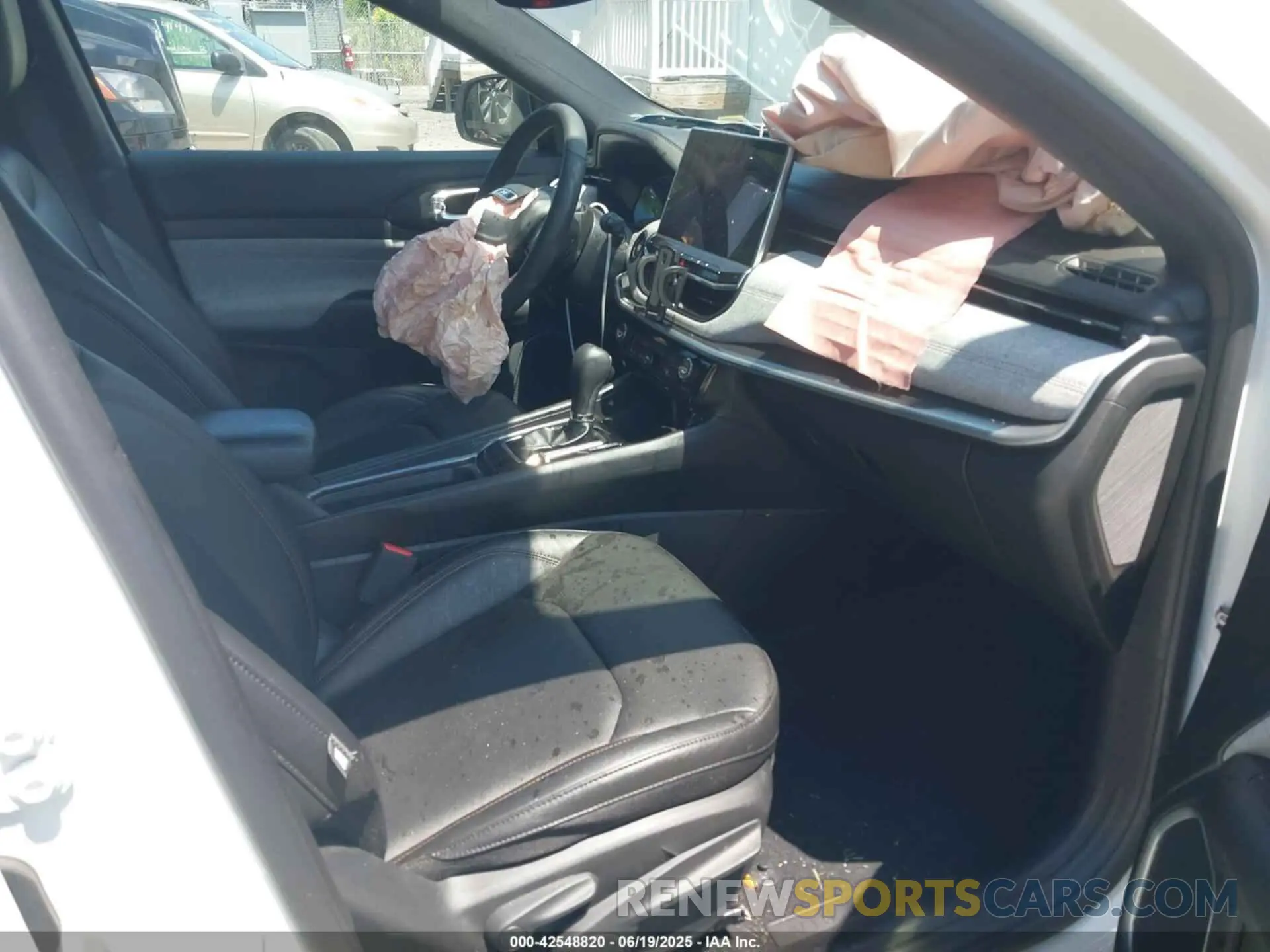 5 fotografías del automóvil dañado 3C4NJDFN8RT142657 JEEP COMPASS 2024