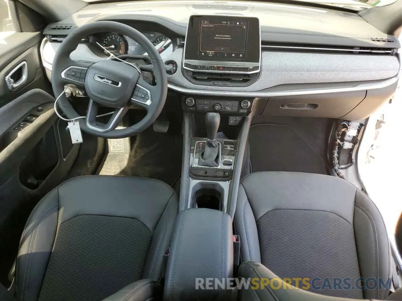 8 fotografías del automóvil dañado 3C4NJDBN1ST566404 JEEP COMPASS 2025