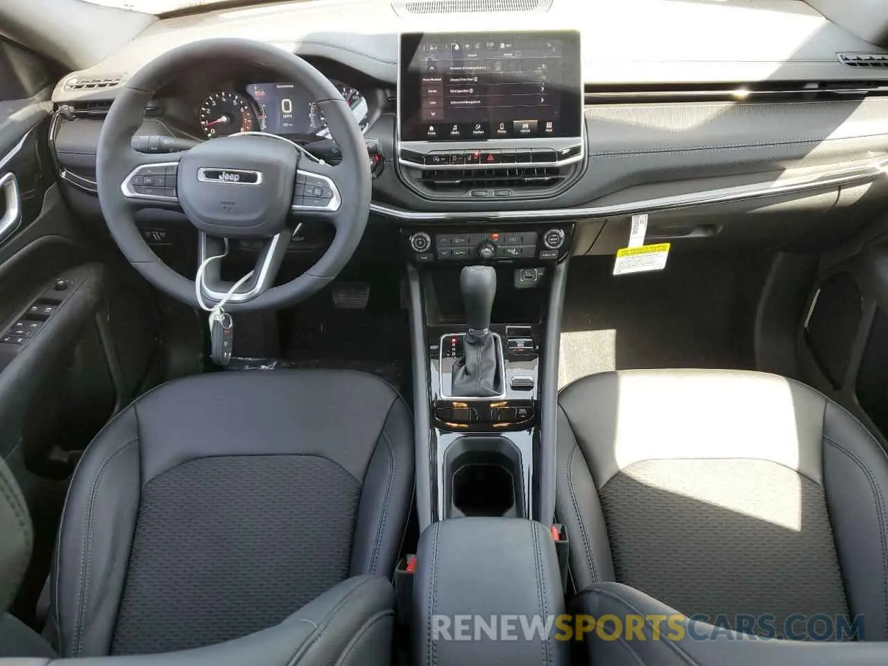 8 fotografías del automóvil dañado 3C4NJDBN3ST539351 JEEP COMPASS 2025