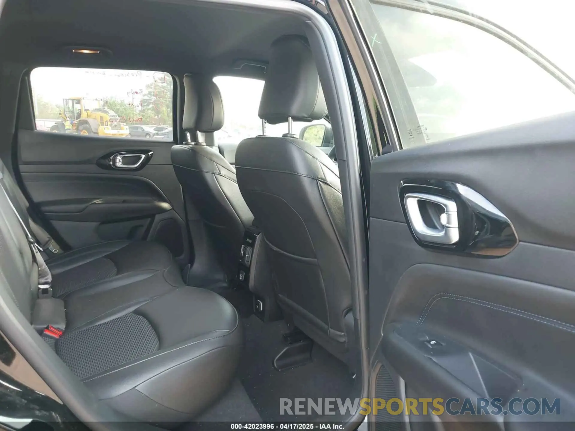8 fotografías del automóvil dañado 3C4NJDBN4ST526236 JEEP COMPASS 2025