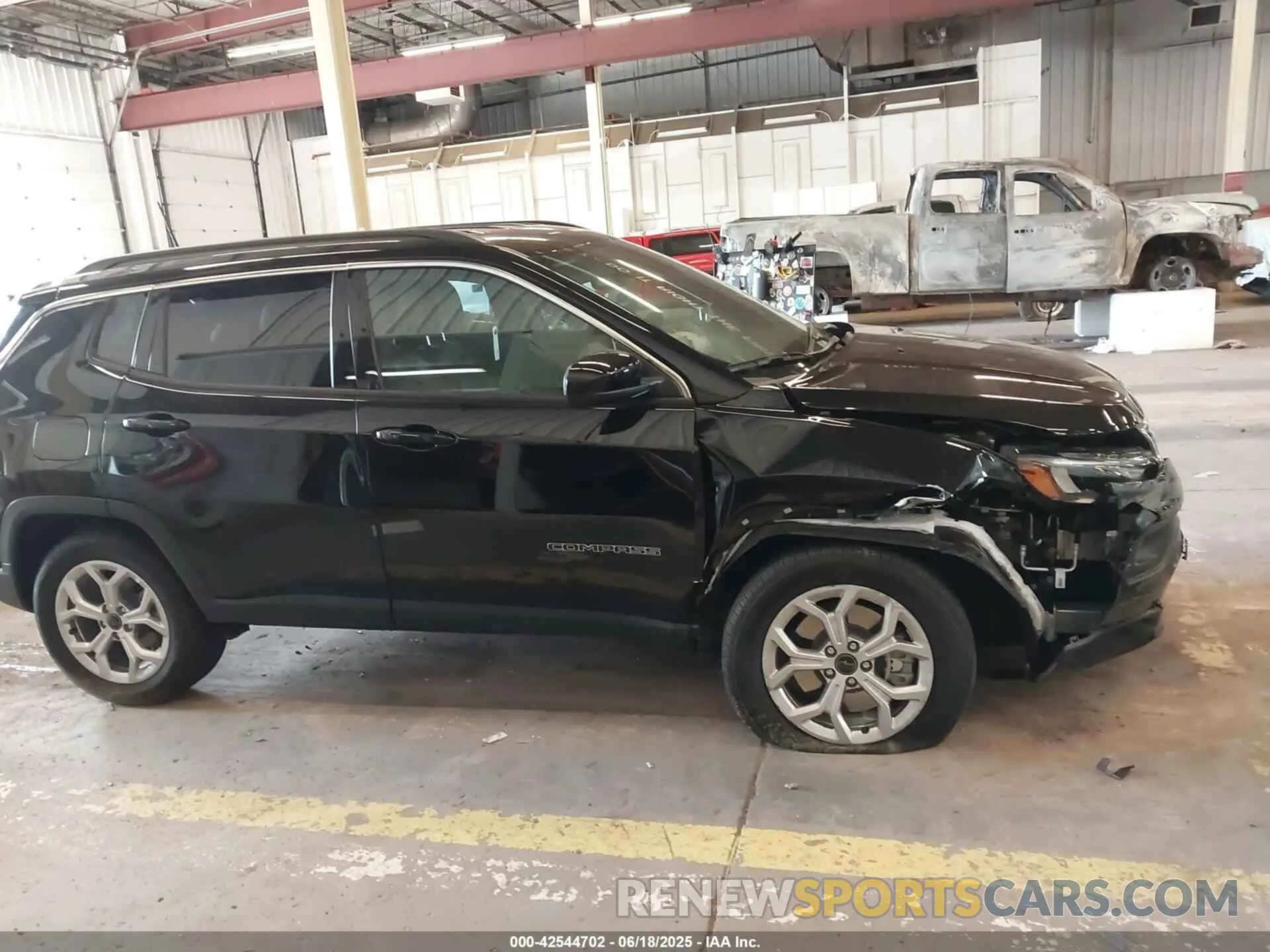 13 fotografías del automóvil dañado 3C4NJDBN5ST570777 JEEP COMPASS 2025