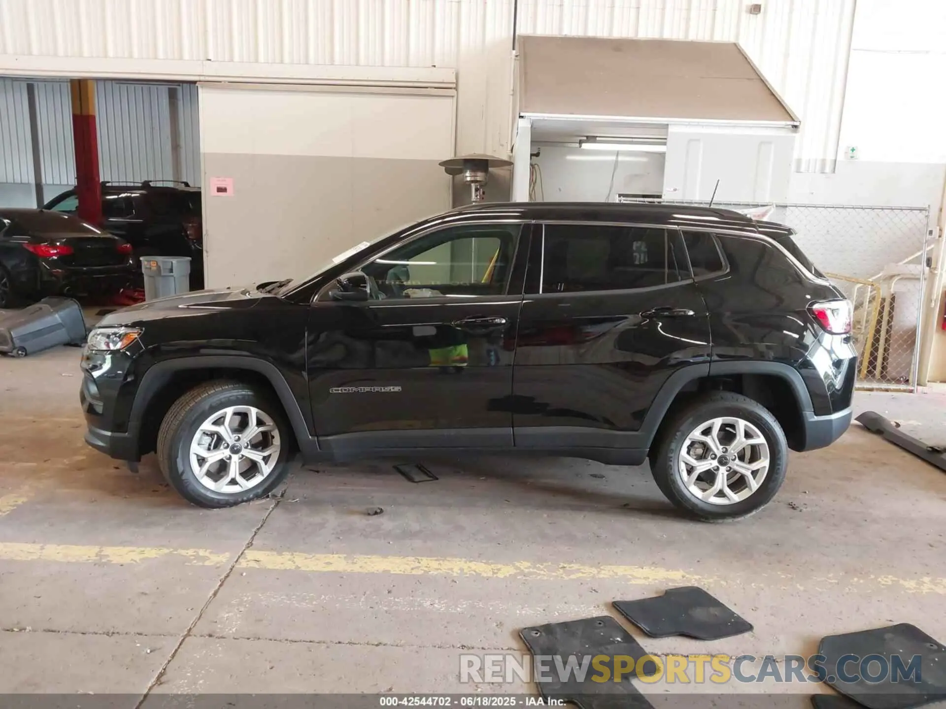 14 fotografías del automóvil dañado 3C4NJDBN5ST570777 JEEP COMPASS 2025