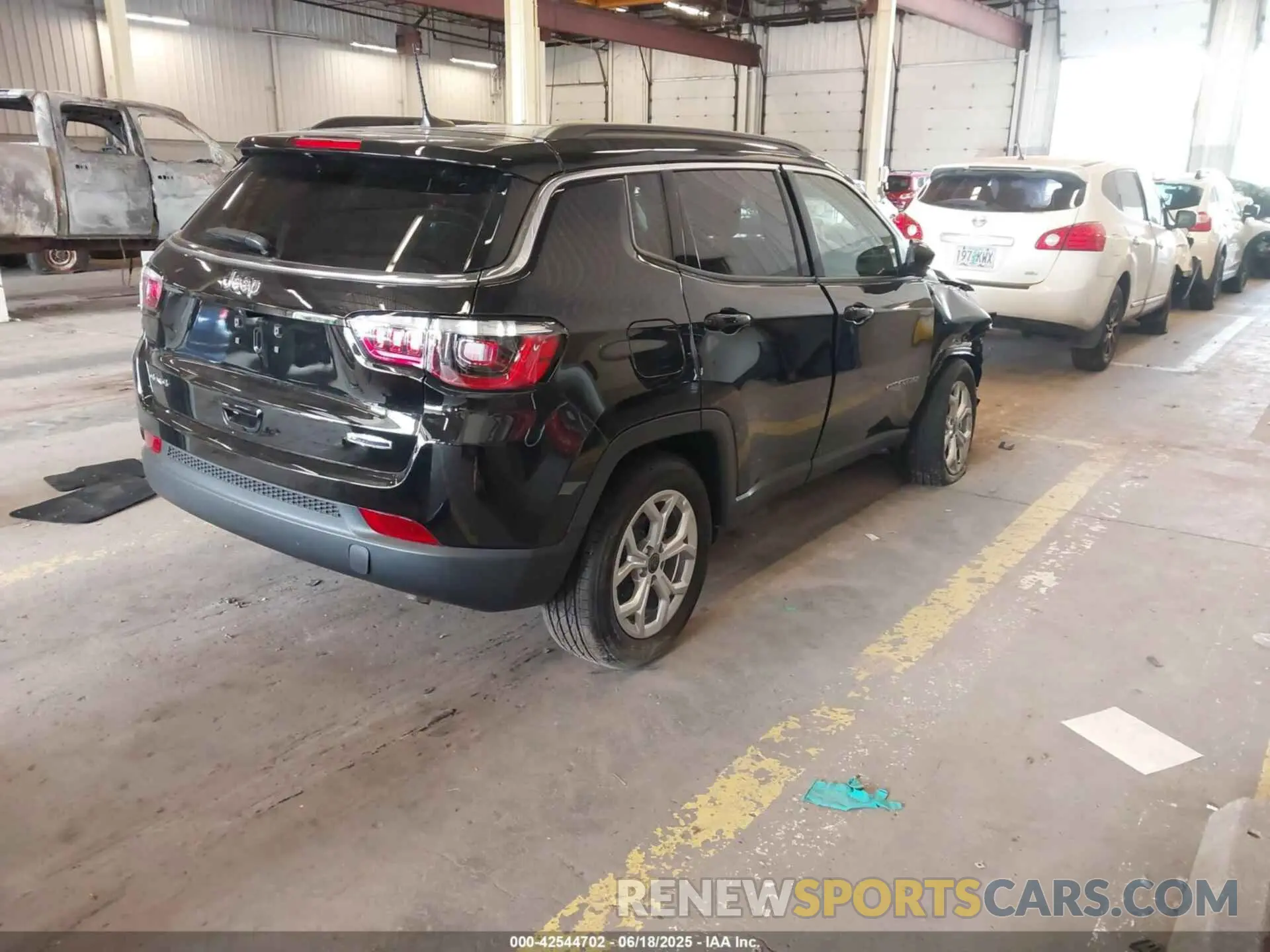 4 fotografías del automóvil dañado 3C4NJDBN5ST570777 JEEP COMPASS 2025