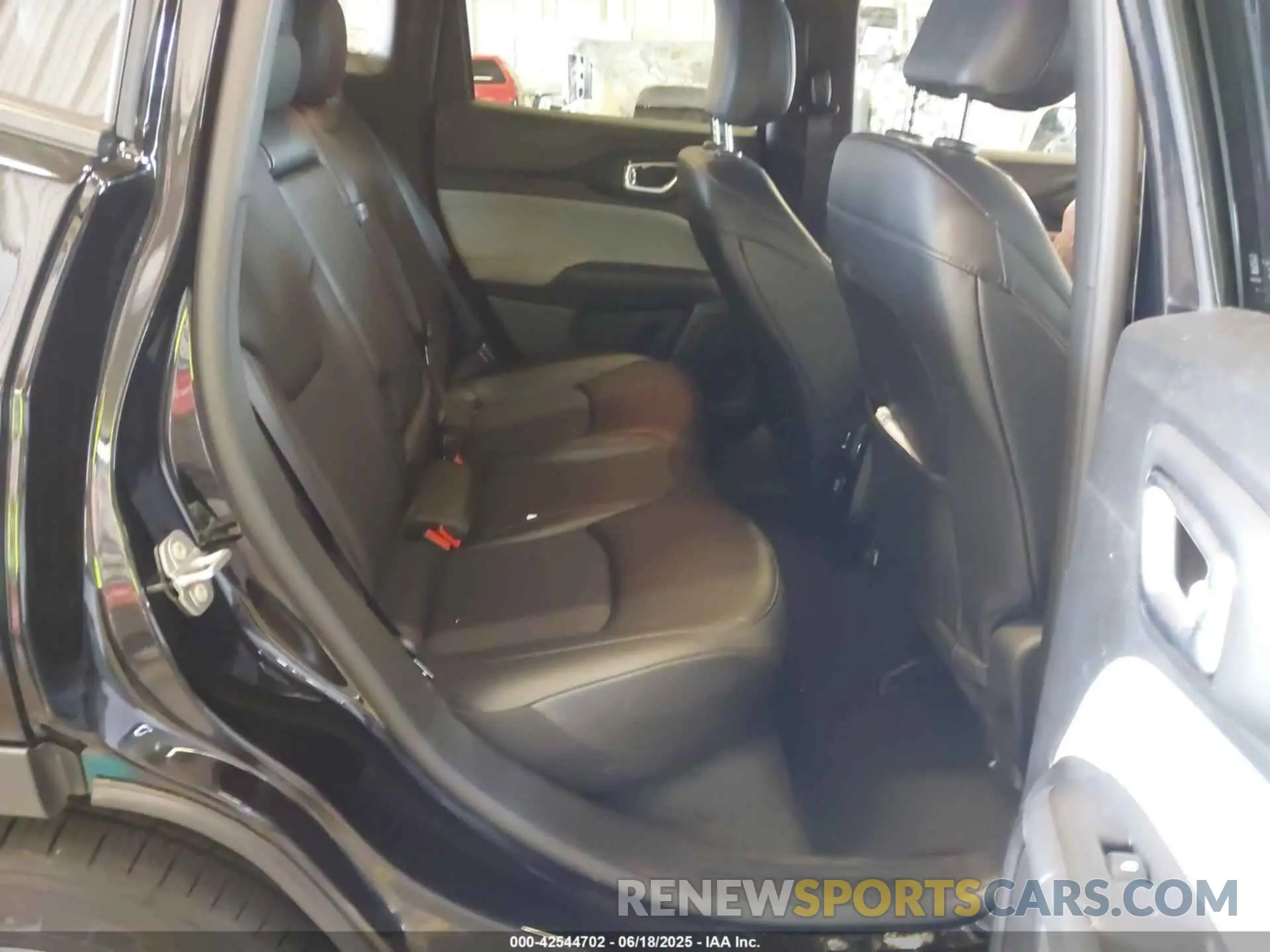 8 fotografías del automóvil dañado 3C4NJDBN5ST570777 JEEP COMPASS 2025