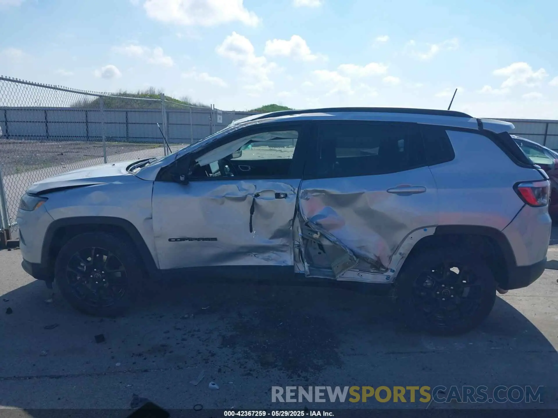 14 fotografías del automóvil dañado 3C4NJDBN8ST541659 JEEP COMPASS 2025