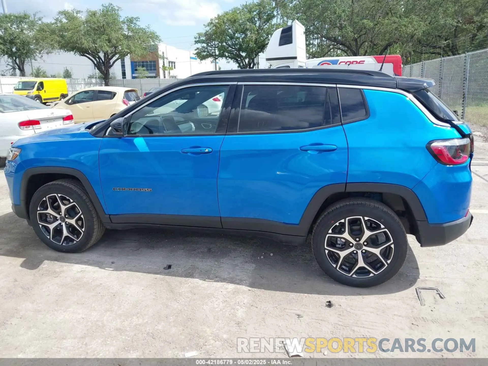 14 fotografías del automóvil dañado 3C4NJDCNXST549907 JEEP COMPASS 2025