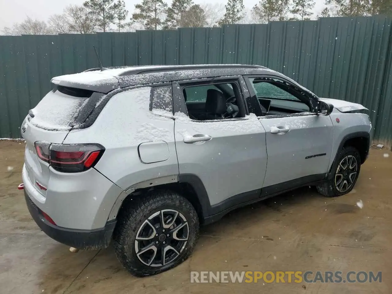 3 fotografías del automóvil dañado 3C4NJDDN4ST508770 JEEP COMPASS 2025
