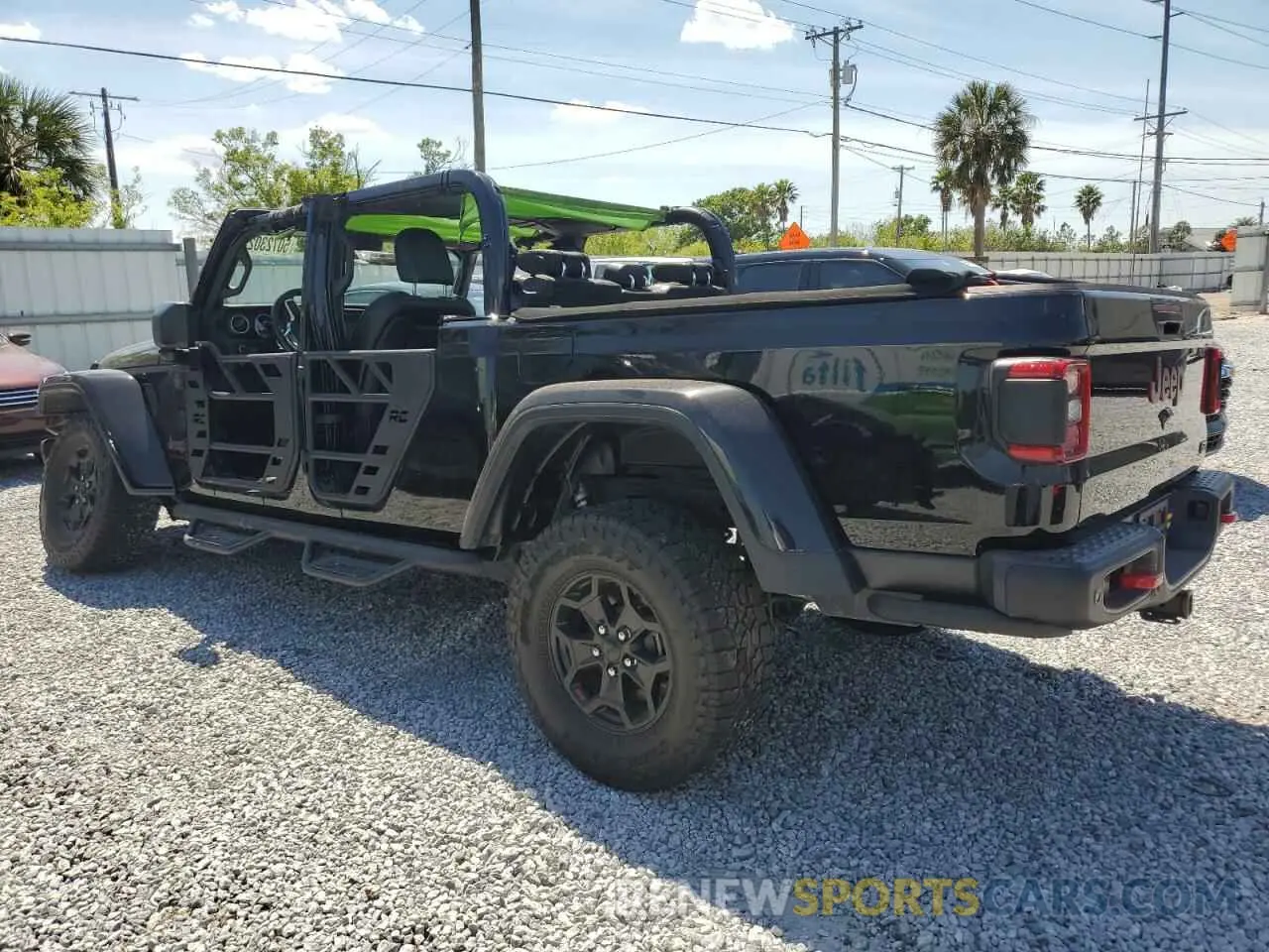 2 fotografías del automóvil dañado 1C6JJTBG3LL117899 JEEP GLADIATOR 2020