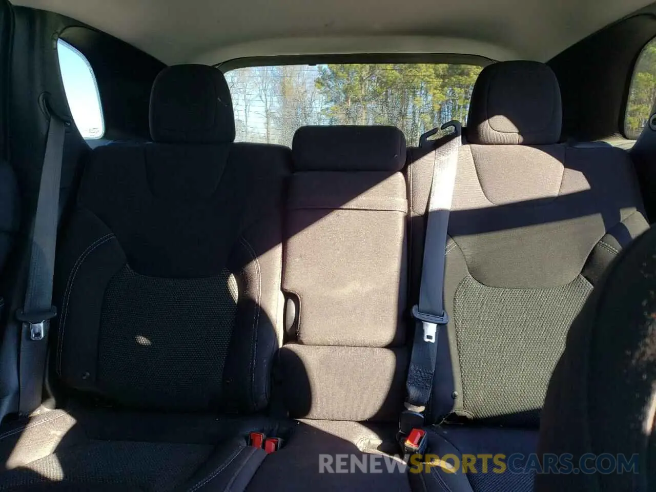 10 fotografías del automóvil dañado 1C4PJLCB0KD246911 JEEP GRAND CHER 2019
