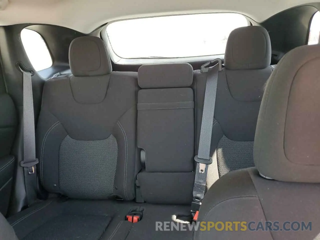 10 fotografías del automóvil dañado 1C4PJLCB7KD222086 JEEP GRAND CHER 2019