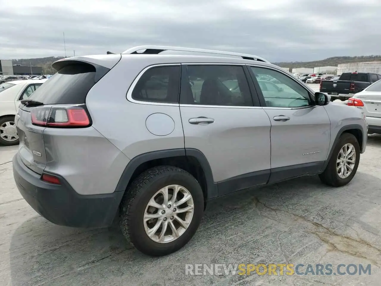 3 fotografías del automóvil dañado 1C4PJLCB8KD370134 JEEP GRAND CHER 2019
