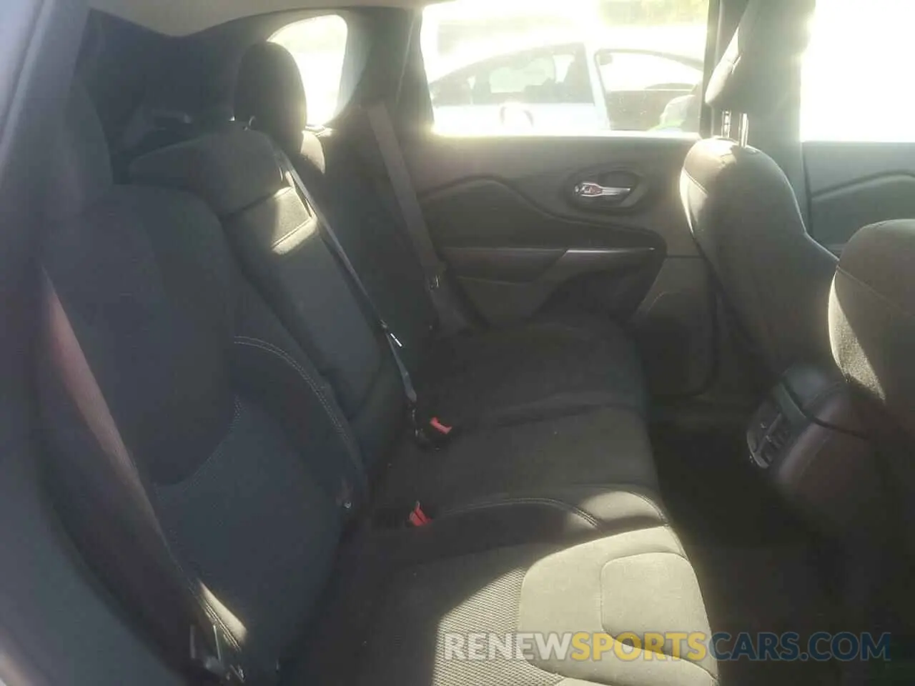 10 fotografías del automóvil dañado 1C4PJLCX4KD110812 JEEP GRAND CHER 2019