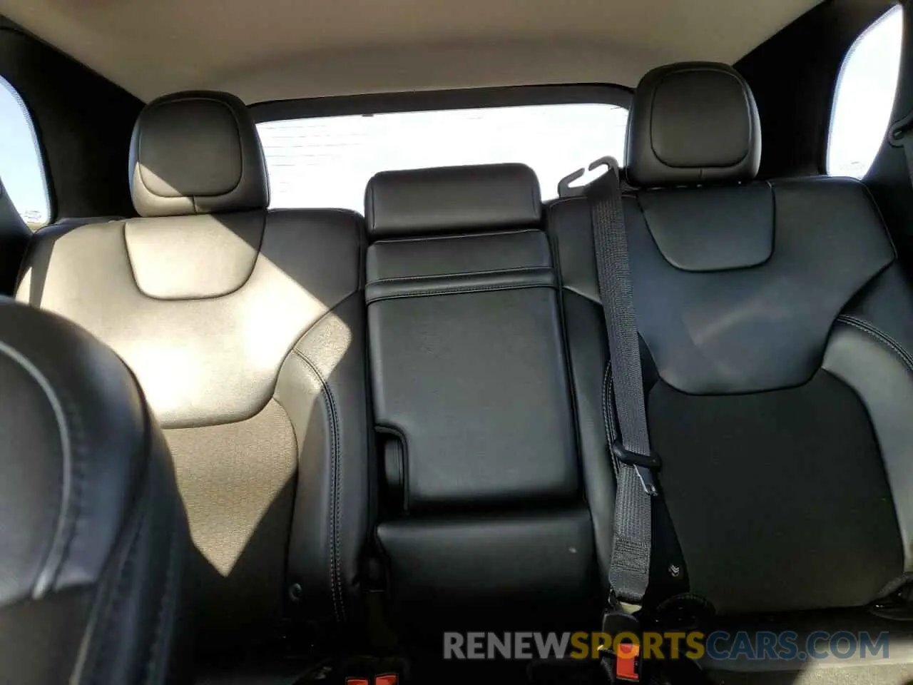 10 fotografías del automóvil dañado 1C4PJLLB0KD204366 JEEP GRAND CHER 2019