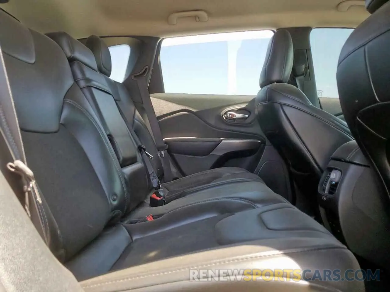 10 fotografías del automóvil dañado 1C4PJLLB3KD301173 JEEP GRAND CHER 2019