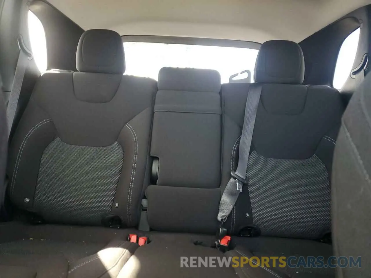10 fotografías del automóvil dañado 1C4PJMCB6KD194416 JEEP GRAND CHER 2019