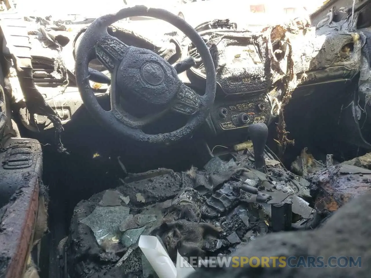 8 fotografías del automóvil dañado 1C4PJLCB4LD605887 JEEP GRAND CHER 2020