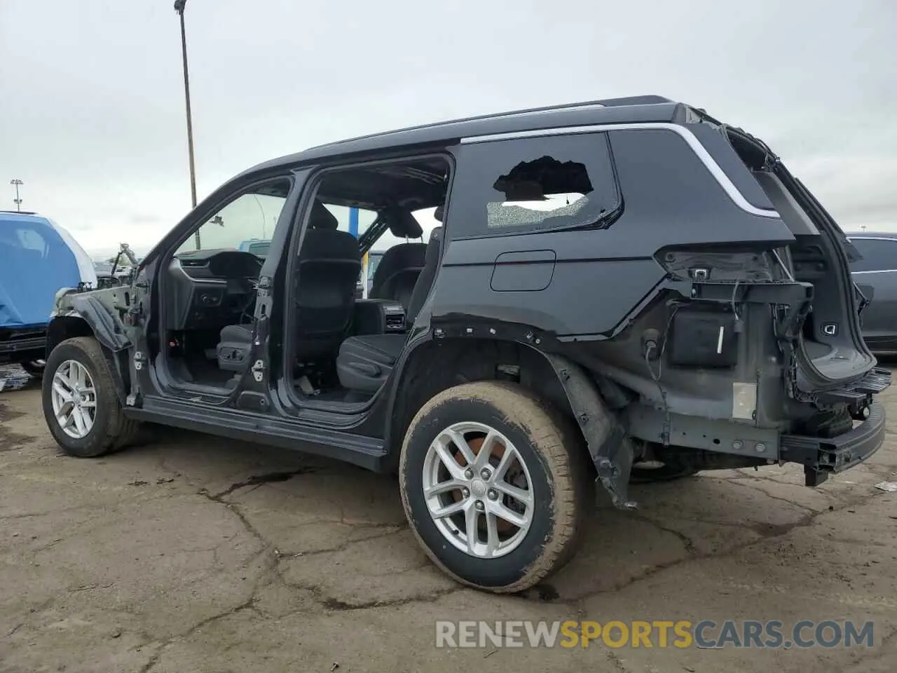 2 fotografías del automóvil dañado 1C4RJKAGXP8886822 JEEP GRAND CHER 2023