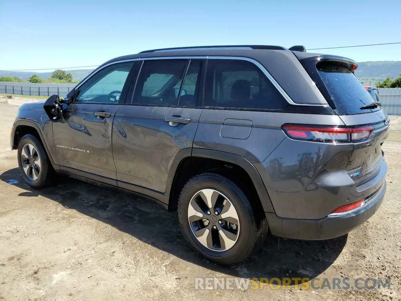 2 fotografías del automóvil dañado 1C4RJYB63PC624016 JEEP GRAND CHER 2023